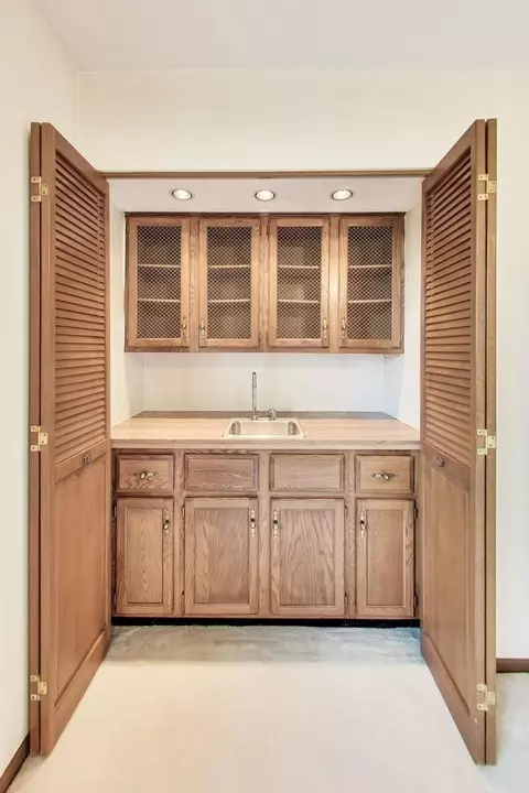 Kitchen - 245 Windsor Ln #C, Willowbrook, IL 60527 photo 4 of 4