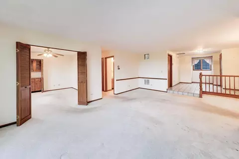 Living - 245 Windsor Ln #C, Willowbrook, IL 60527 photo 2 of 4