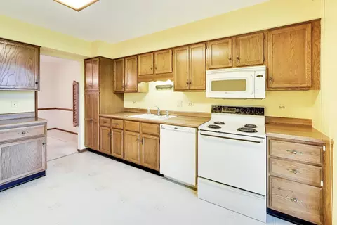Kitchen - 245 Windsor Ln #C, Willowbrook, IL 60527 photo 1 of 4