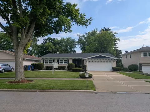 1825 E Sitka Ln E, Mount Prospect, IL 60056