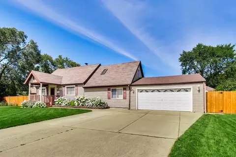 48 Country Club Dr, Northlake, IL 60164