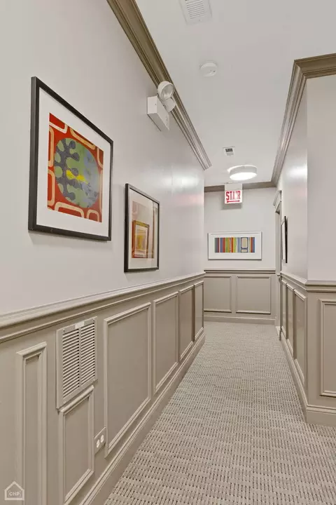 Entry Way - 4705 S Champlain Ave #403, Chicago, IL 60615 photo 4 of 9