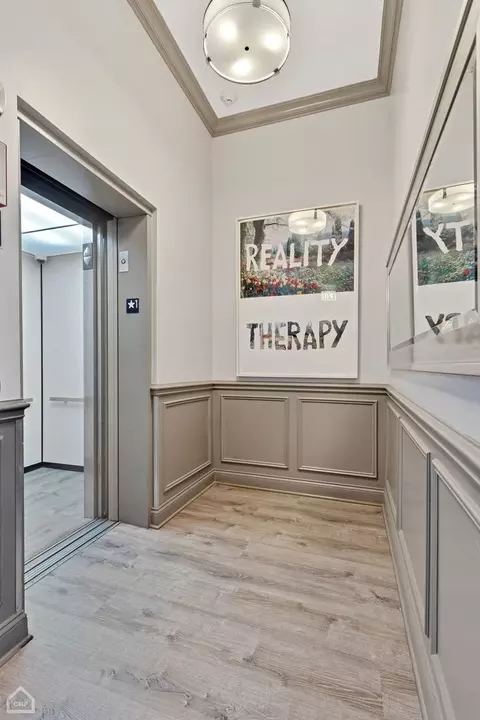 Entry Way - 4705 S Champlain Ave #403, Chicago, IL 60615 photo 3 of 9