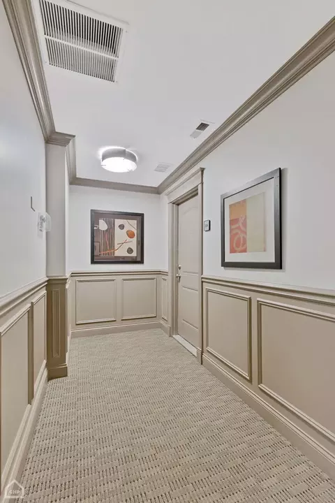 Entry Way - 4705 S Champlain Ave #403, Chicago, IL 60615 photo 5 of 9