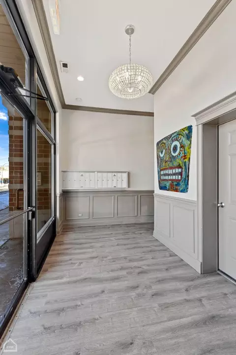 Entry Way - 4705 S Champlain Ave #403, Chicago, IL 60615 photo 2 of 9