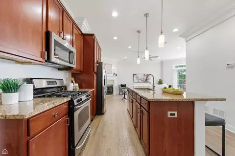 Kitchen - 4705 S Champlain Ave #403, Chicago, IL 60615 photo 2 of 3