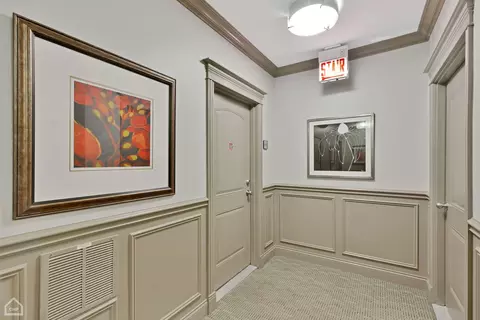 Entry Way - 4705 S Champlain Ave #403, Chicago, IL 60615 photo 7 of 9
