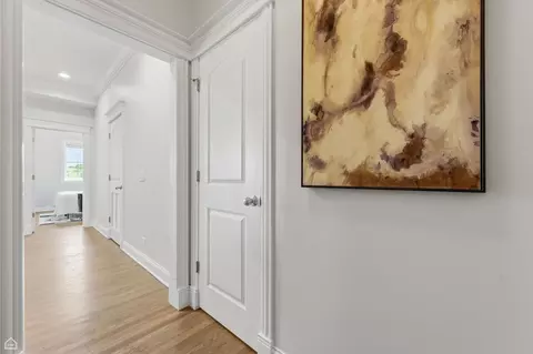 Entry Way - 4705 S Champlain Ave #403, Chicago, IL 60615 photo 8 of 9