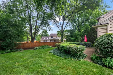 321 Ambleside Dr, Roselle, IL 60172 photo 27