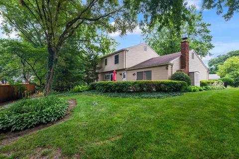 321 Ambleside Dr, Roselle, IL 60172 photo 28