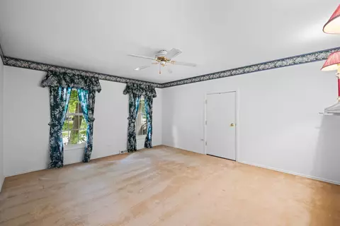 321 Ambleside Dr, Roselle, IL 60172 photo 21