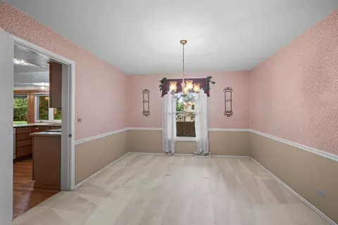 321 Ambleside Dr, Roselle, IL 60172 photo 7