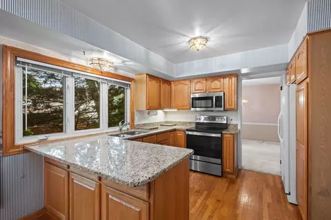 321 Ambleside Dr, Roselle, IL 60172 photo 8