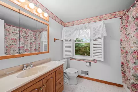 321 Ambleside Dr, Roselle, IL 60172 photo 24