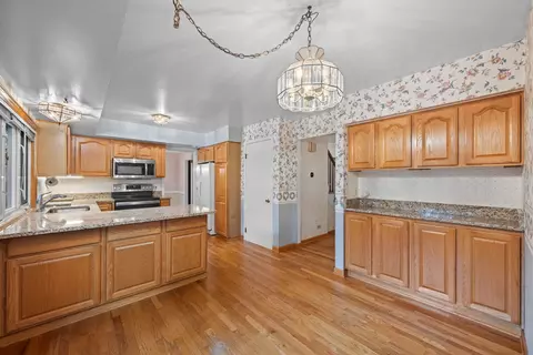 321 Ambleside Dr, Roselle, IL 60172 photo 10