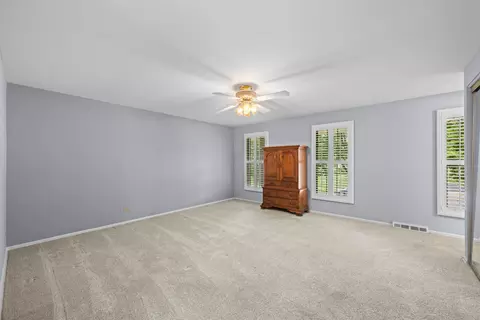 321 Ambleside Dr, Roselle, IL 60172 photo 18