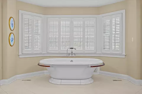 Bath - 2142 Harrison St, Glenview, IL 60025 photo 2 of 5