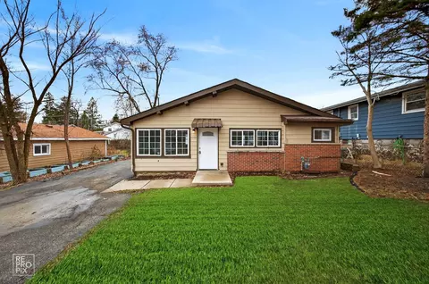 33704 N Oakland Dr, Gages Lake, IL 60030