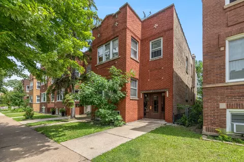 3031 N Davlin Ct, Chicago, IL 60618