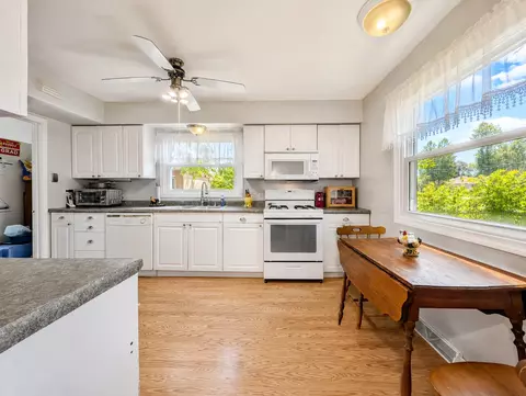 Kitchen - 291 3rd St, Wheeling, IL 60090 photo 2 of 3