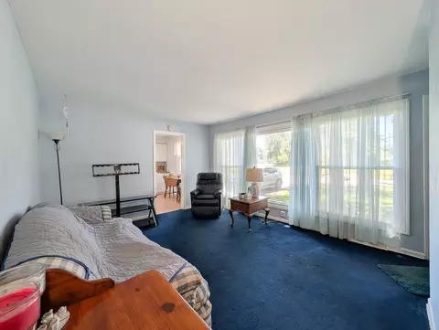 Living - 291 3rd St, Wheeling, IL 60090 photo 1 of 2