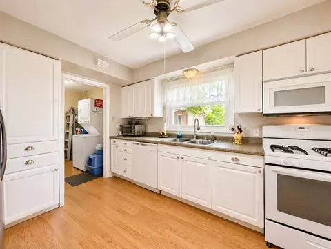 Kitchen - 291 3rd St, Wheeling, IL 60090 photo 3 of 3