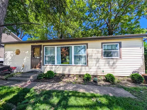 Exterior - 291 3rd St, Wheeling, IL 60090 photo 2 of 9