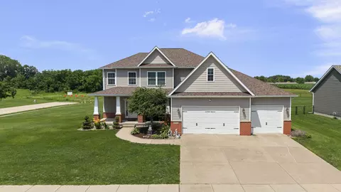 6104 Fillmore St, Davenport, IA 52806