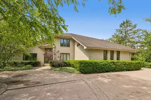 1191 Hunters Ln, Libertyville, IL 60048