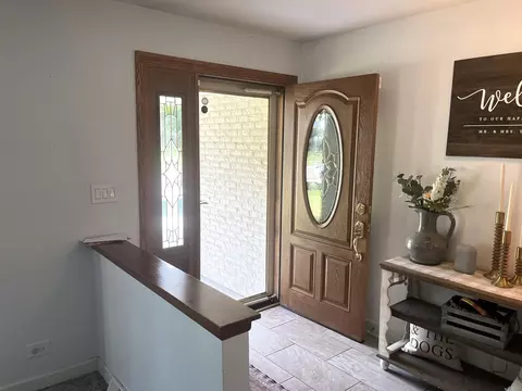 Entry Way - 3600 Brookmeade Dr, Rolling Meadows, IL 60008 photo 1 of 1