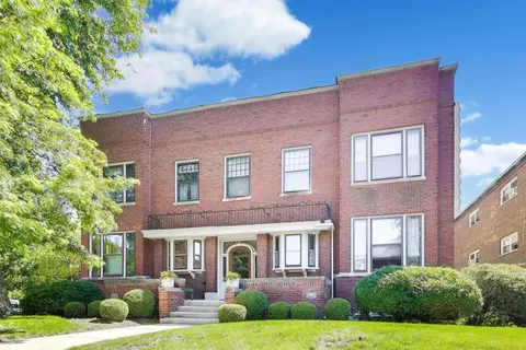 240 S Marion St #1N, Oak Park, IL 60302