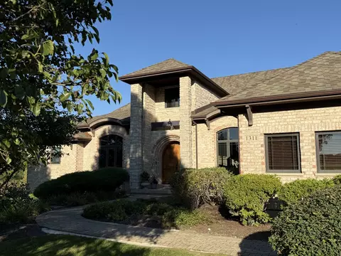 1311 E Longwood Dr, Woodstock, IL 60098