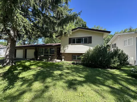 641 Clover Rd, Wauconda, IL 60084