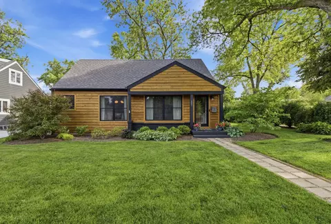 607 E Frederick St, Arlington Heights, IL 60004
