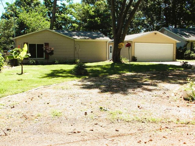 1734 Moonglow Rd, Centralia, IL 62801