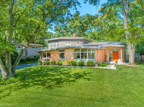 472 Lincoln Ave, Lake Bluff, IL 60044