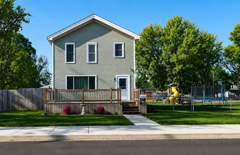 1303 Johnson Ave, Sterling, IL 61081