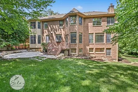 426 W Haleys Hill Ct, Palatine, IL 60067