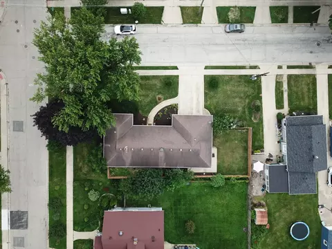 852 Carr St, Elgin, IL 60123 photo 30