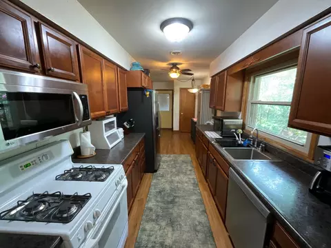 852 Carr St, Elgin, IL 60123 photo 7