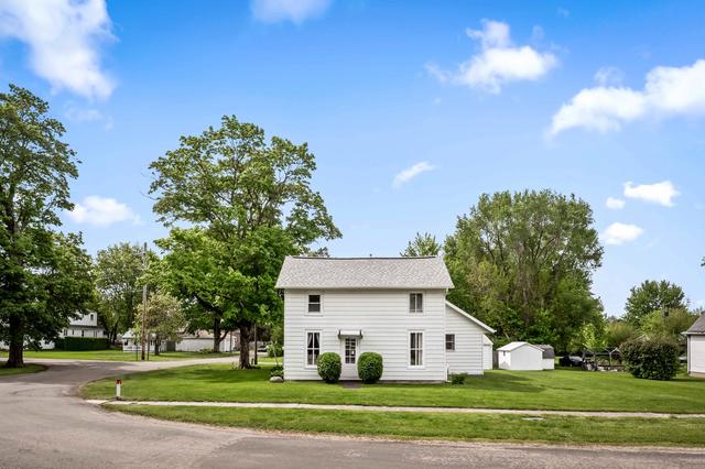 122 E Main St, Stanford, IL 61774