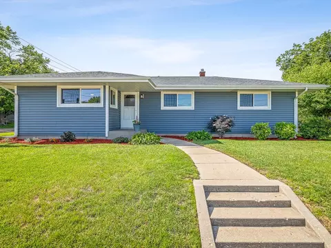 7922 Elm Ave, Machesney Park, IL 61115