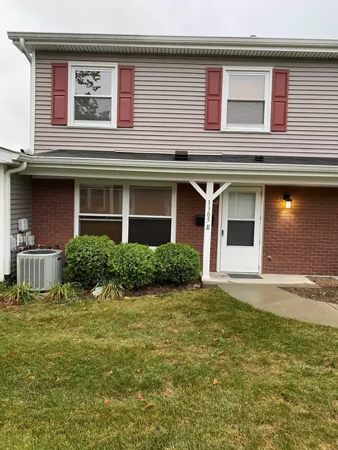1305 Kingsbury Dr #E, Hanover Park, IL 60133