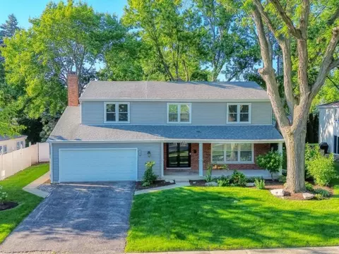1249 Stonegate Rd, Naperville, IL 60540