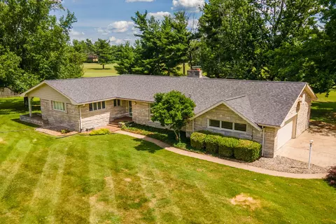 919 W Grand Ave St, Carterville, IL 62918