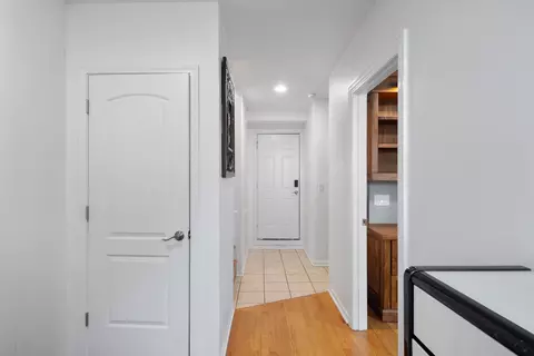 Entry Way - 338 E 25th Pl, Chicago, IL 60616 photo 2 of 3