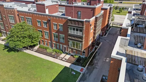 View/Area - 338 E 25th Pl, Chicago, IL 60616 photo 1 of 5