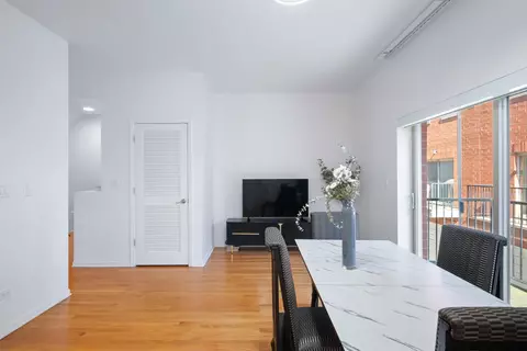 Dining - 338 E 25th Pl, Chicago, IL 60616 photo 2 of 2