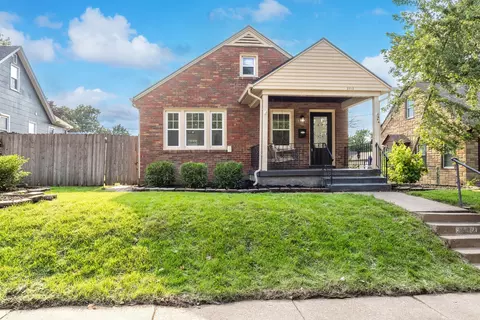 2512 N Howell St, Davenport, IA 52804