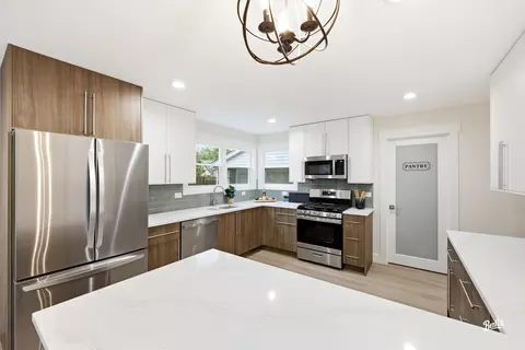 Kitchen - 2002 Hawk Ct, Rolling Meadows, IL 60008 photo 1 of 2